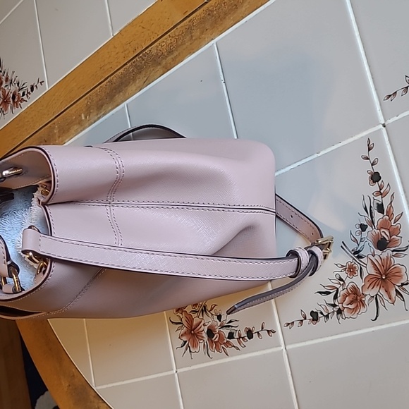 Michael Kors Large Blush Color Satchel.  Pre-loved. - Picture 4 of 16